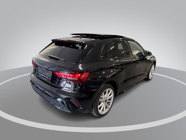 Audi A3 SPORTBACK 45 TFSIe 272pk S-tronic S edition Competition · Panoramadak · Sonos Audio · Camera · Head-Up · Apple/Android Car Play · 18'' Inch · Garantie t/m 28-09-2030 of 100.000km