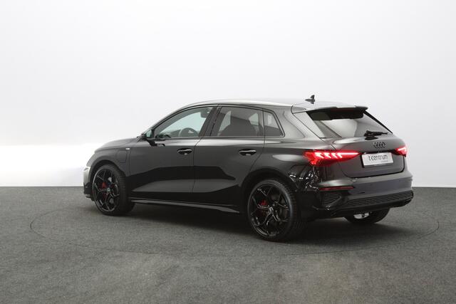 Audi A3 SPORTBACK 45 TFSI e 245 PK S-Line Edition Competition PHEV, Camera, Sfeerverlichting, RS-Sportstoelen, Winterpakket, Carplay
