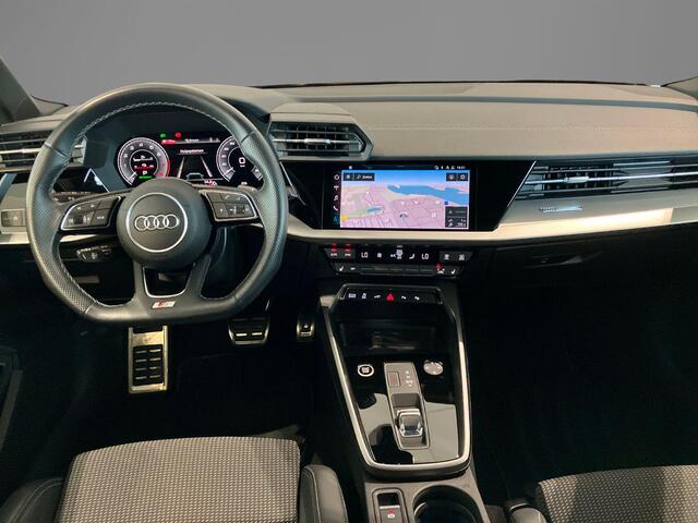 Audi A3 SPORTBACK 45 TFSIe 180kW/245pk S Line · Apple/Android Car Play · Drive select · Leder/Stof · Stoelverwarming