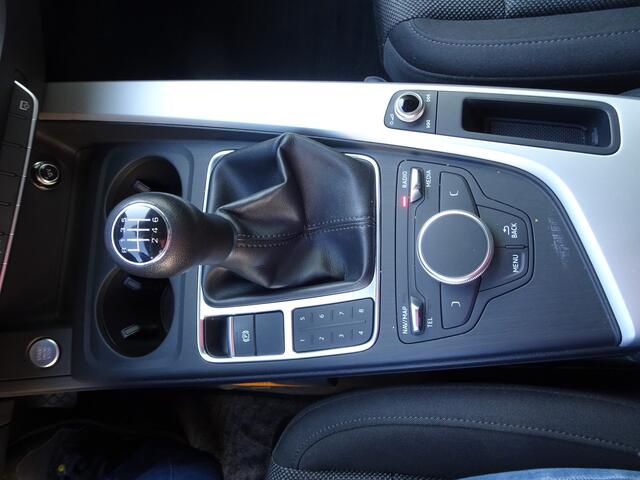 Audi A4 Limousine 1.4 TFSI Pro Line Automatische airco, navigatie, licht metalen velgen, cruise controle, parkeersensoren, enz.