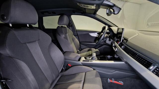 Audi A4 Avant 35 TFSI Launch edition Business | Camera | Stoelverwarming