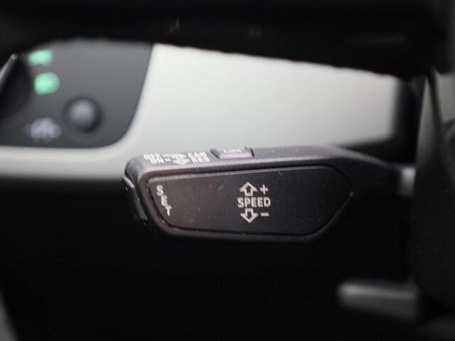 Audi A4 Avant 35 TFSI/150PK S Line · Panoramadak · Leder · Trekhaak · Apple Car Play · Navigatie ·