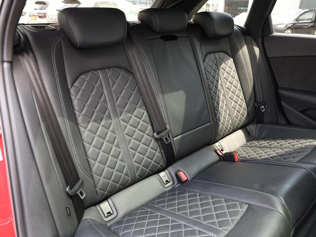 Audi A4 Avant 40 TFSI Sport S line black edition | 190 pk | Sportstoelen plus | Pano | Leer | Matrix LED |
