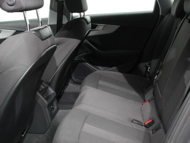 Audi A4 Avant 40 TFSI S-Tronic Climate control Adaptive cruise control Navigatie Parkeersensoren Stoelverwarming Elektrische achterklep Apple Carplay/ Android Auto