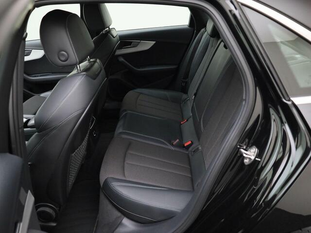 Audi A4 Limousine 35 TFSI 150pk Sport S line edition · Navigatie · Camera · Virtual cockpit ·