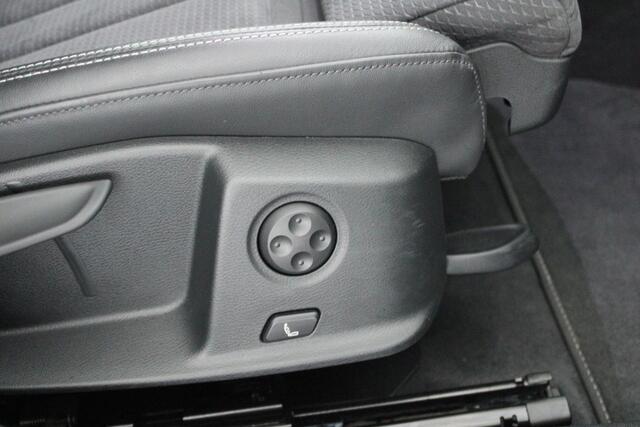 Audi A4 Avant 35 TFSI 150pk 2x S-Line Competition Led Trekhaak Camera Stoelverwarming Massage Virtual Cockpit Navigatie