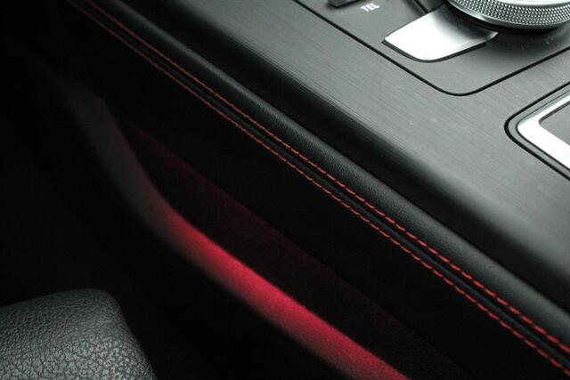 Audi A4 Avant 2.0 TFSI 190pk MHEV Sport S line Black Edition Panoramadak Leder Virtual Cockpit Stoelverwarming Camera ACC