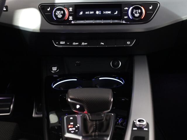 Audi A4 Avant 35 TFSI S edition Competition 150 pk S-tronic| Private lease vanaf ¤760,- pm | Verlengde garantie | Navigatie | Parkeersensoren | Autom. airco (3 zones) | Stoelverwarming | S-Line |