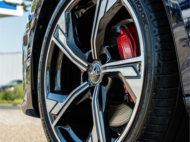 Audi A4 Avant 40 TFSI S edition PANO RS SCHAALSTOEL BLACK OPTIC 19 INCH CAMERA TREKHAAK BOMVOL!!