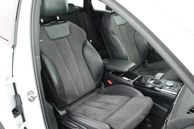 Audi A4 Avant 40 TFSI 190pk Sport S line black edition Trekhaak 360Camera Panoramadak Stoelverwarming Keyless Virtual Cockpit Navigatie