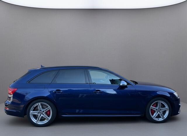 Audi A4 Avant 3.0 TFSi 354pk S4 Quattro, Unieke en heldere auto
