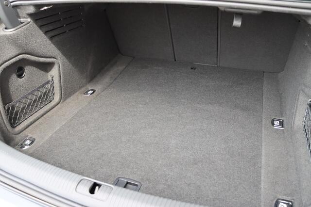 Audi A4 Limousine 40 TFSI Advanced Edition 204pk | Camera | Carplay