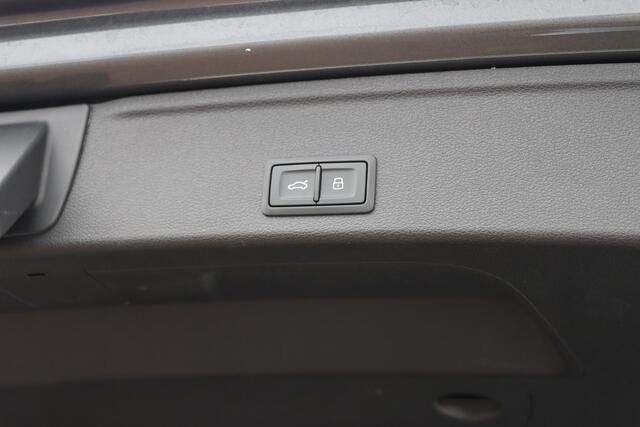 Audi A4 Avant 35 TFSI S Edition Competition 150pk S-Tronic Stoelverwarming | Camera | Elek, stoelen | Carplay |