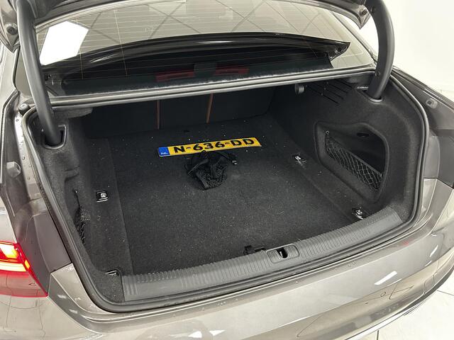 Audi A4 Sedan 35 TFSI Business Edition ELEKTRISCH SCHUIFDAK | LEDEREN BEKLEDING | PARKEERSENSOREN VOOR-EN ACHTER