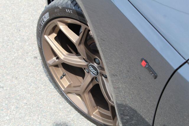 Audi A4 Limousine 35 TFSI S edition DSG-automaat | Special parts!