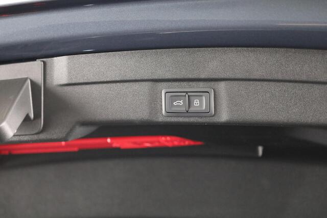 Audi A5 Limousine 2.0 e-hybrid quattro S edition omgevingscamera's, adaptive cruise control, led achterlichten, privacy glass, optiek pakket zwart plus