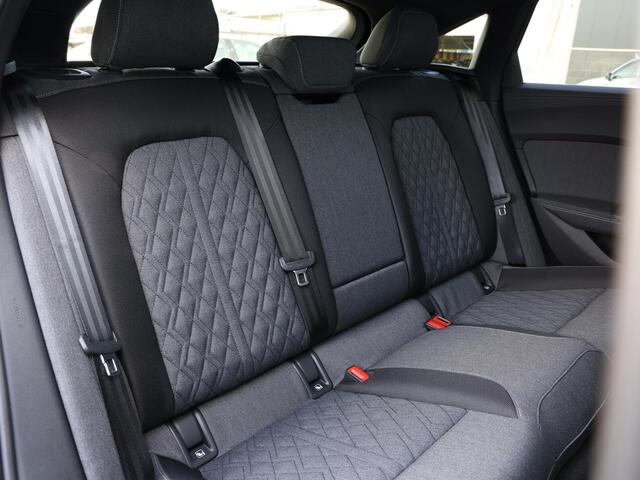 Audi A5 Limousine S edition TFSI e 220 kW / 299 PK Limousine | 20" Lichtmetalen velgen | Optiek zwart plus | Camera |