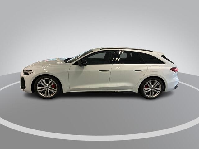 Audi A5 Avant 2.0 367pk S-tronic e-hybrid quattro S edition · 360 Camera · Wegklapbare Trekhaak · Bang & Olufsen Audio · Bijrijder Display · Zwart Optiek · 19'' Inch · Garantie t/m 26-07-2030 of 100.000