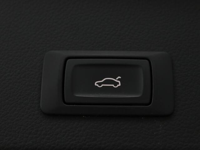 Audi A6 2.0 TFSI quattro S line | Stoelverwarming | Trekhaak | Leder/Alcantara | Camera | Navigatie | Achterbankverwarming | 20'' lichtmetalen velgen | Xenon | Parkeerhulp | Bluetooth