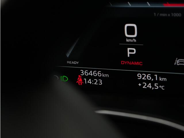 Audi A6 Avant 40 TFSI 204 pk S-tronic S edition / S-Line | Panoramadak | Geheugenstoel | HD Matrix LED | Achteruitrijcamera | Sportonderstel