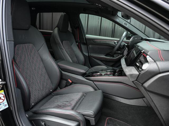 Audi A6 Avant 3.0 TFSI 368PK Quattro S-Edition Panoramadak | Luchtvering | Head-up display | 6-cilinder | Stoelgeheugen | 4-Wiel besturing | Tech Pro | Adaptive cruise control | B&O audio | S-stoelen | Ambiance verlichting | Carbon inleg | Styling kit | 4-Zone cl