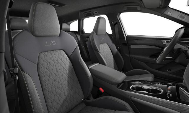 Audi A6 Avant 2.0 e-hybrid quattro S edition | Trekhaak | Bang & Olufsen | Display passagierszijde | Vierwielbesturing | 4-zone airco | Elektrisch verstelbare voorstoelen | Dodehoek detectie |
