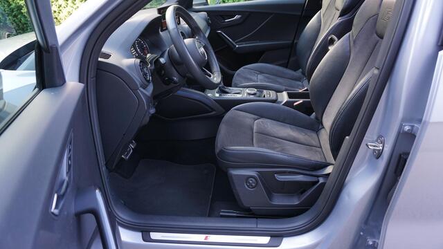 Audi Q2 1.4 TFSI 150pk S-Tronic 2x S-Line Pano.Dak 20inch LM LED Keyless Afn.Trekhaak Sfeerverlichting *Floretzilver Metallic*