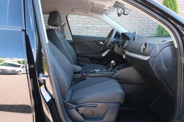 Audi Q2 35 TFSi 150pk S-Tronic S Edition | S Line | Navi | App Connect | Climate | Keyless | Elektrische Achterklep | Stoelverwarming | Camera | PDC