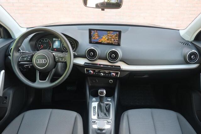 Audi Q2 35 TFSi 150pk S-Tronic S Edition | S Line | Navi | App Connect | Climate | Keyless | Elektrische Achterklep | Stoelverwarming | Camera | PDC