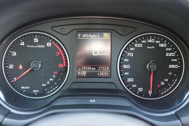 Audi Q2 35 TFSi 150pk S-Tronic S Edition | S Line | Navi | App Connect | Climate | Keyless | Elektrische Achterklep | Stoelverwarming | Camera | PDC