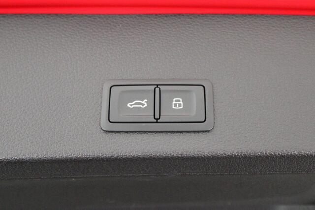 Audi Q2 30 TDI 116pk S-Tronic S Edition Trekhaak Navi Clima Matrix Carplay Keyless Stoelverwarming PDC