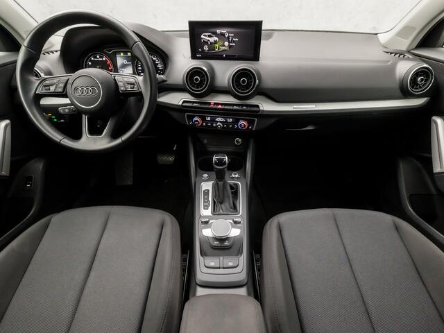 Audi Q2 35 TFSI Sportline 150Pk Automaat (NIEUW MODEL, APPLE CARPLAY, GROOT NAVI, CAMERA, CLIMATE, ADAPTIVE CRUISE, STOELVERWARMING, KEYLESS, SPORTSTOELEN, GETINT GLAS, MATRIX LED KOPLAMPEN, NIEUWSTAAT)