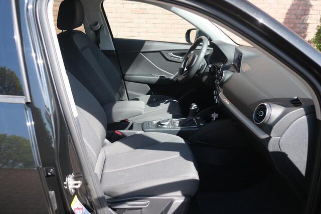 Audi Q2 35 TFSi 150pk S-Tronic S Edition | S Line | Navi | App Connect | Climate | Keyless | Elektrische Achterklep | Stoelverwarming | Camera | PDC