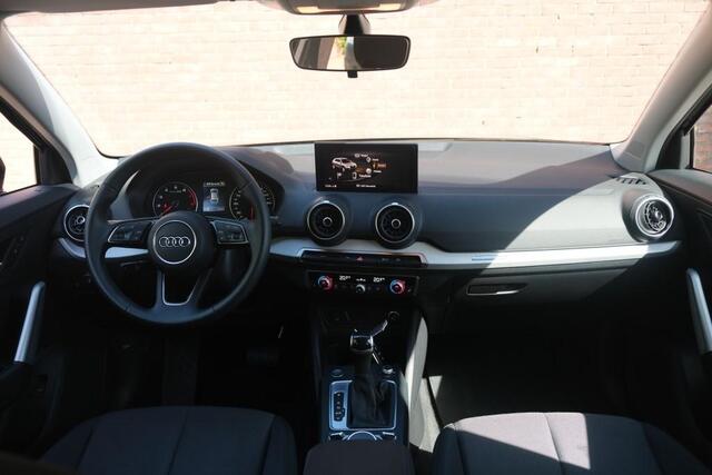 Audi Q2 35 TFSi 150pk S-Tronic S Edition | S Line | Navi | App Connect | Climate | Keyless | Elektrische Achterklep | Stoelverwarming | Camera | PDC