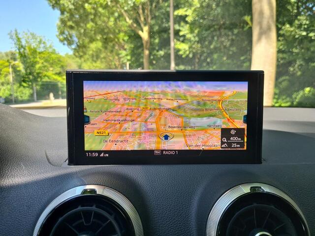 Audi Q2 35 TFSI 150pk S-Tronic S Edition / S-line Interieur & Exterieur / LED / Navigatie / Camera / Clima / Donker Glas / 18" LMV