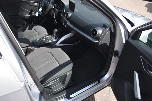 Audi Q2 35 TFSI epic , NAVI , CLIMATR , CR CONTR , LMV18 , PDC V+ A , LED KOPLAMPEN ,
