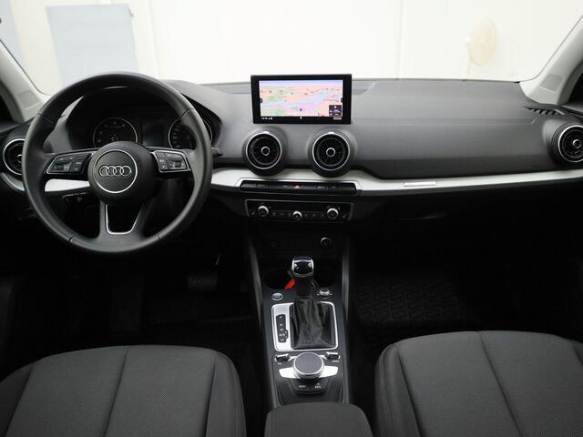 Audi Q2 35 TFSI/150PK S Line · Apple Car Play · Navigatie · Camera + Parkeersensoren · Stoelverwarming