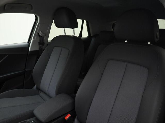 Audi Q2 35 TFSI/150PK S Line · Apple Car Play · Navigatie · Camera + Parkeersensoren · Stoelverwarming