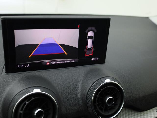 Audi Q2 35 TFSI/150PK S Line · Apple Car Play · Navigatie · Camera + Parkeersensoren · Stoelverwarming