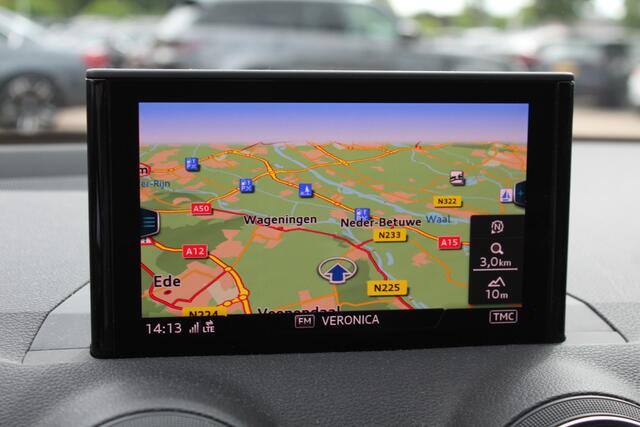 Audi Q2 1.4 TFSI CoD Launch Edition / Trekhaak / Navigatie / Parkeerhulp V+A / 19'' / Sfeerverlichting / LED Koplampen / Half leder / DAB / Cruise Control