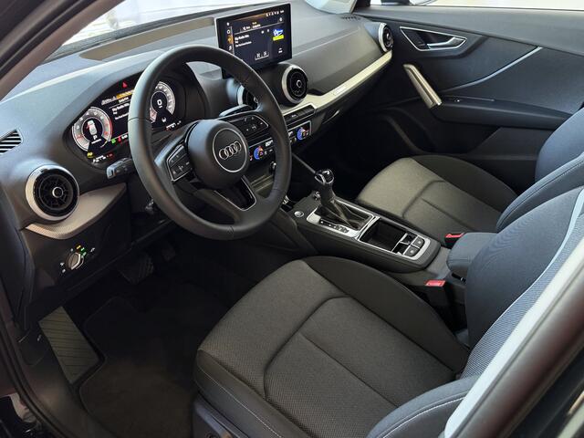 Audi Q2 35 TFSI 1.5 ? NIEUW MODEL ? S-LINE 150PK VIR.COCKPIT ELEK.KLEP TOUCHSCREEN CARPLAY NAVI CAMERA MATRIX LED STOELVERW. PDC KEYLESS 2025 "Audi rijden begint bij Topautos.nl - 20 Audi topmodellen direct op voorraad!"