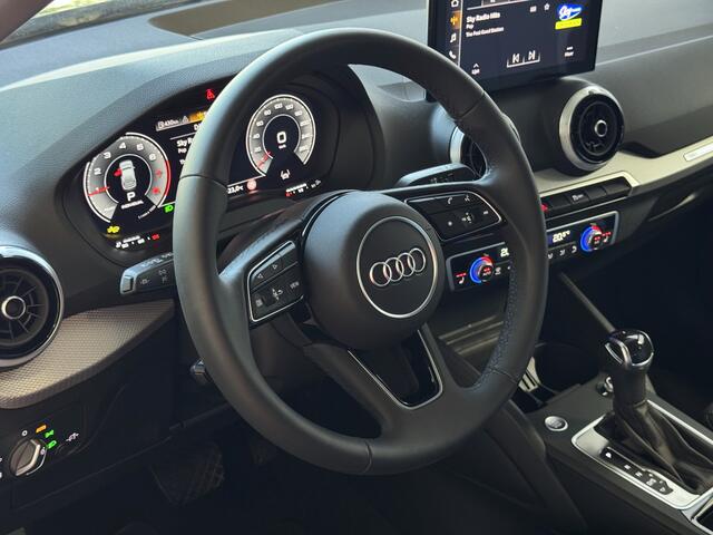 Audi Q2 35 TFSI 1.5 ? NIEUW MODEL ? S-LINE 150PK VIR.COCKPIT ELEK.KLEP TOUCHSCREEN CARPLAY NAVI CAMERA MATRIX LED STOELVERW. PDC KEYLESS 2025 "Audi rijden begint bij Topautos.nl - 20 Audi topmodellen direct op voorraad!"