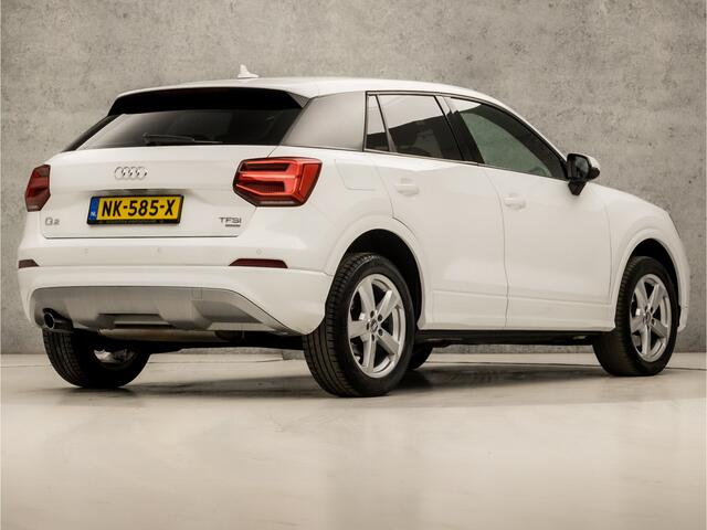 Audi Q2 1.0 TFSI Sport (GROOT NAVI, CLIMATE, PLAT SPORTSTUUR, LED KOPLAMPEN, SPORTSTOELEN, GETINT GLAS, PARKEERSENSOREN, ZWART HEMEL, NIEUWSTAAT)