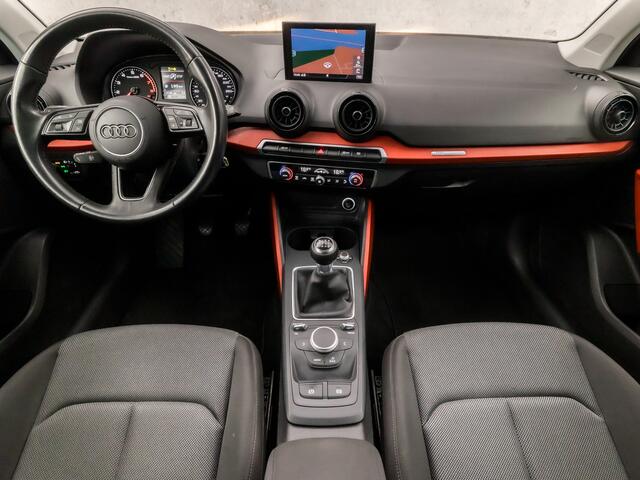 Audi Q2 1.0 TFSI Sport (GROOT NAVI, CLIMATE, CAMERA, GETINT GLAS, SPORTSTOELEN, LM VELGEN, PARKEERSENSOREN, CRUISE, NIEUWE APK, NIEUWSTAAT)