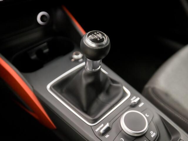 Audi Q2 1.0 TFSI Sport (GROOT NAVI, CLIMATE, CAMERA, GETINT GLAS, SPORTSTOELEN, LM VELGEN, PARKEERSENSOREN, CRUISE, NIEUWE APK, NIEUWSTAAT)
