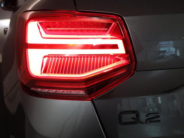 Audi Q2 35 TFSI S Edition 150pk AUT| Navi| 17'LM-velgen| extra geting glas| Matrix LED