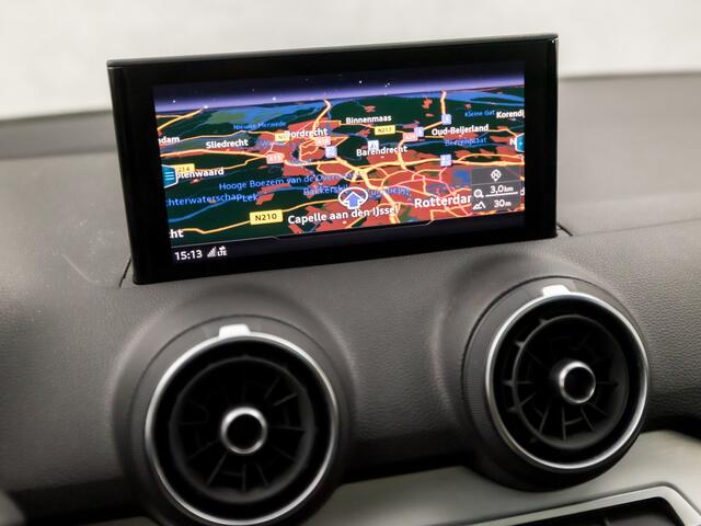 Audi Q2 35 TFSI S-Line Sport 150Pk Automaat (SCHUIFDAK, VIRTUAL COCKPIT, GROOT NAVI, GETINT GLAS, ADAPTIVE CRUISE, STOELVERWARMING, CAMERA, LEDER, ELEK ACHTERKLEP, PLAT S-LINE SPORTSTUUR, NIEUWSTAAT)