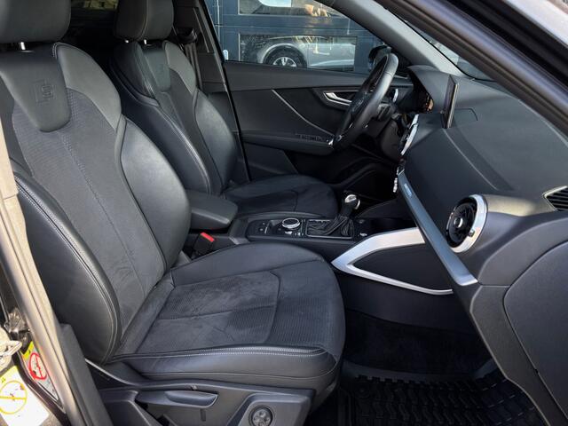 Audi Q2 35 TFSI S-line Matrix Pano Camera
