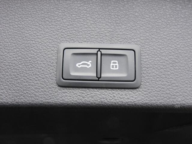 Audi Q2 35 TFSI S Edition TOPSTAAT! CARPLAY/ANDROID! STOELVERWARMING! ALL SEASONS! TREKHAAK!