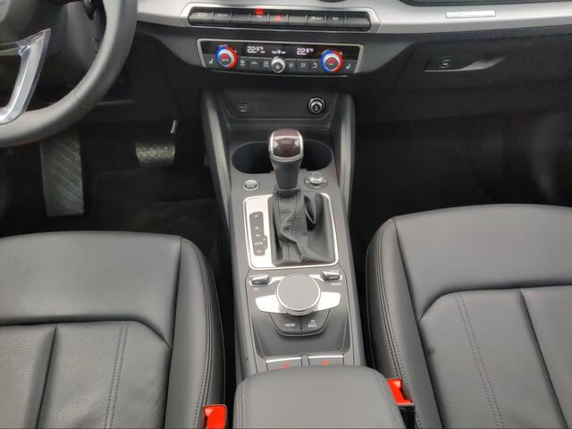 Audi Q2 35 TFSI S-line Black Sonos Pano